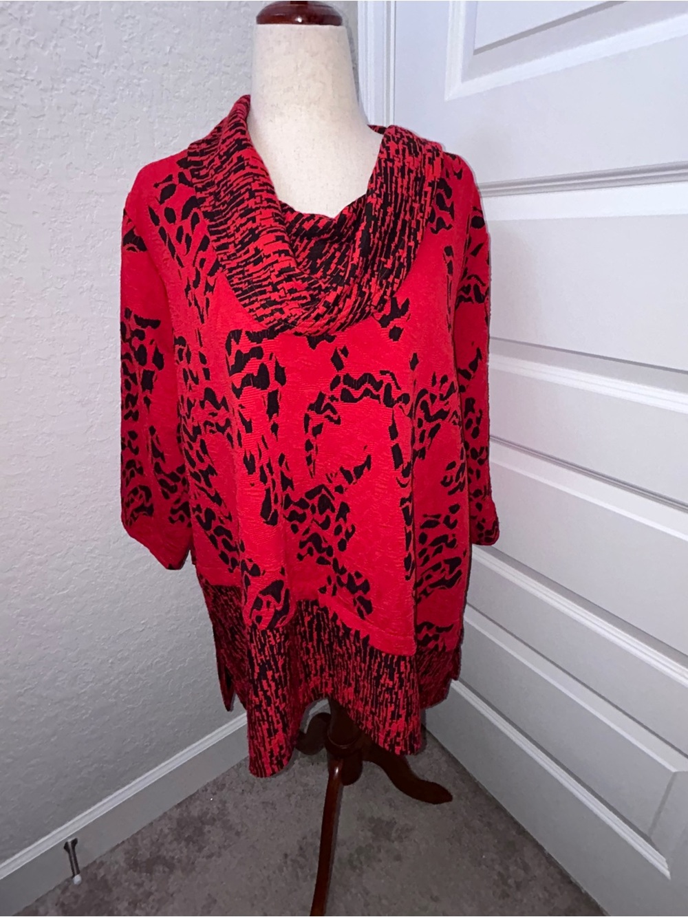 Ali Miles Jacquard Abstract Animal Print Cowl Neck 3/4 Length Sleeve Tunic Top